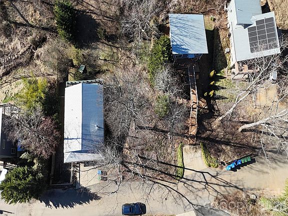 5th image of 56 Moore Ave