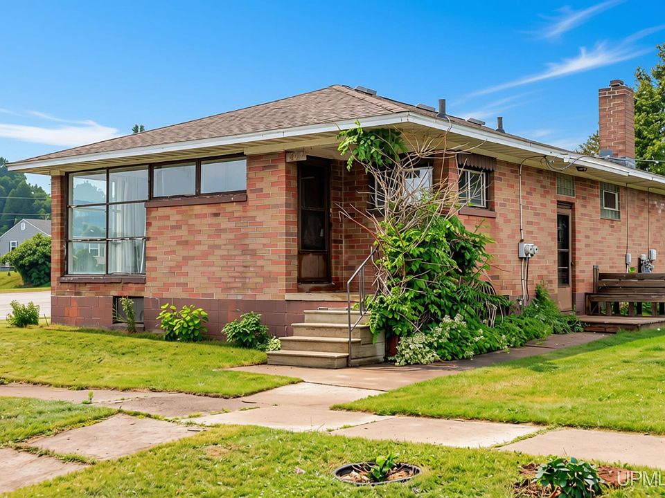 1st image of 802 Palms Ave