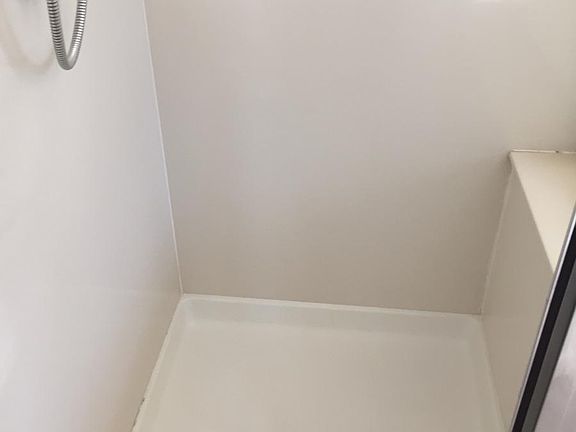 master bath standing shower.