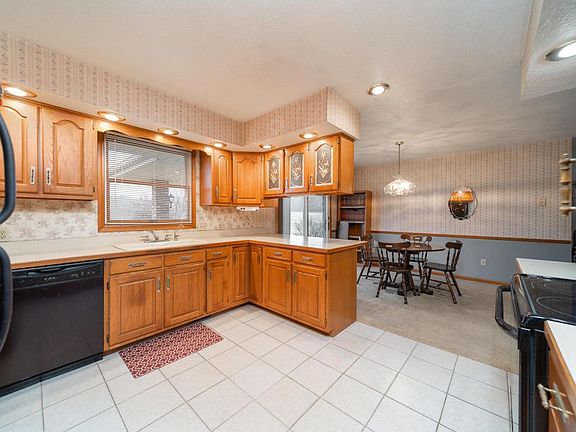 3rd image of 28021 Coulter St