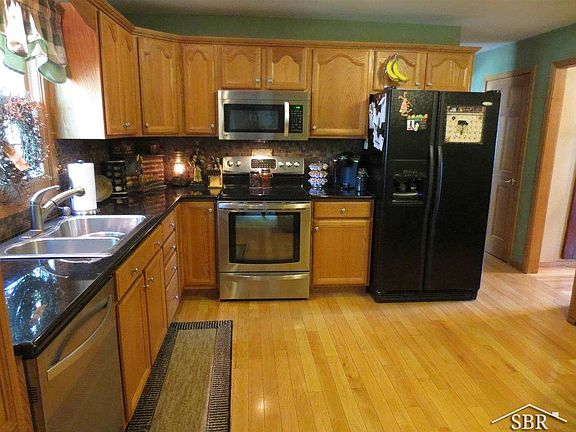 4th image of 3322 Arbutus Dr