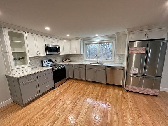 4th image of 114 Park Hill Ave