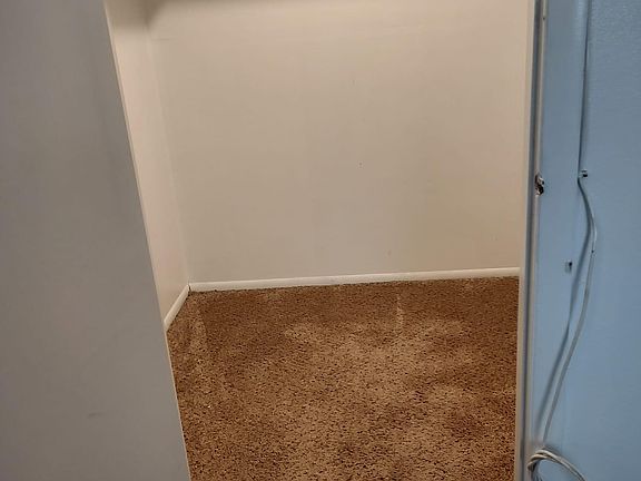 4th image of 2477 Sunny Breeze Ave #B