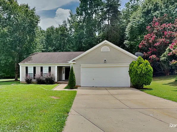 6902 Kentucky Derby Dr, Charlotte, NC 28215
