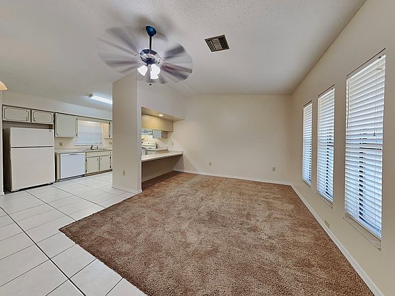 4th image of 32716 Blossom Ln