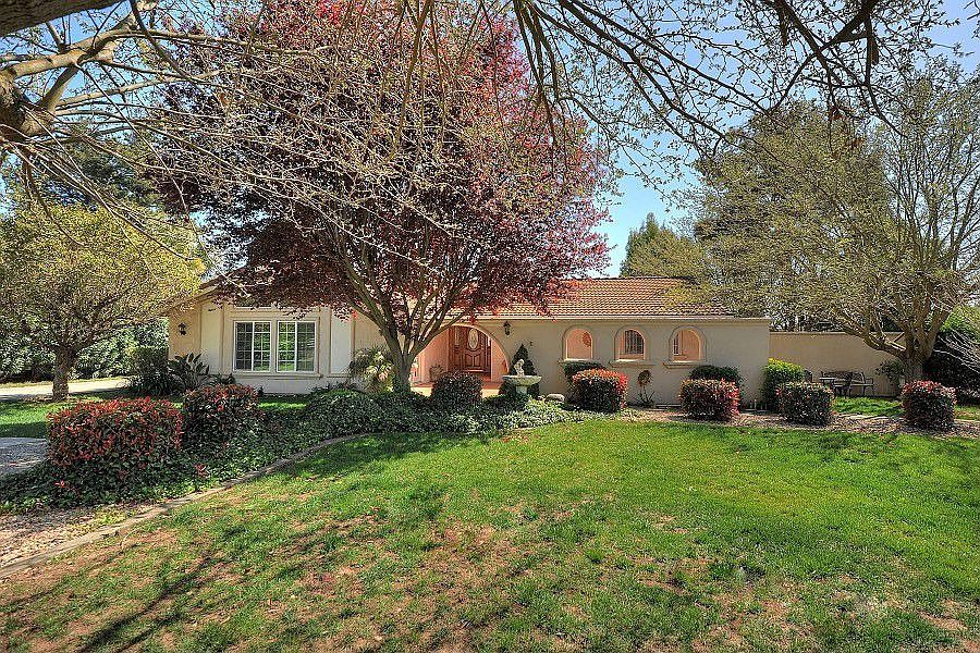 1st image of 2386 Dryden Ave