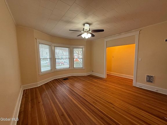 4th image of 278 Manning Blvd Floor 1