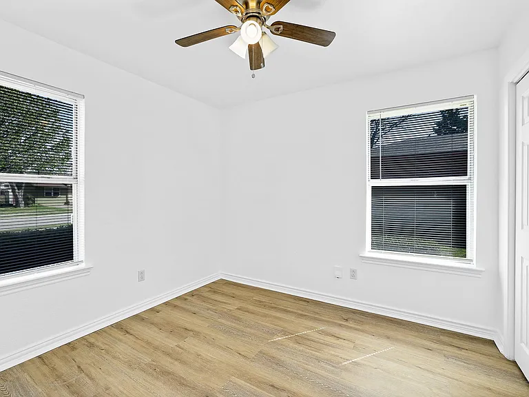 2604 Danny Ln — Photo 17