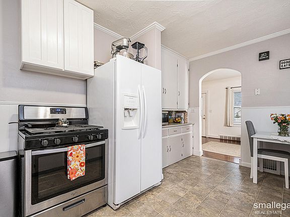 4th image of 1129 Hollywood St NE