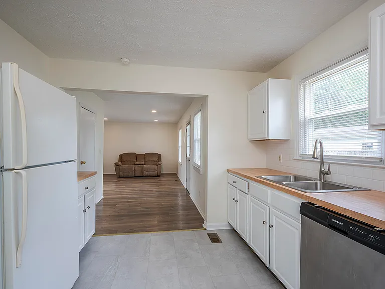 649 Mitchell Ave — Photo 10