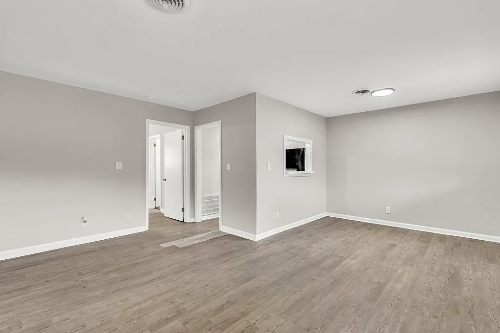 Building Photo - 320 8th St N #13