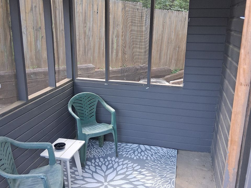 Screened in Porch Area