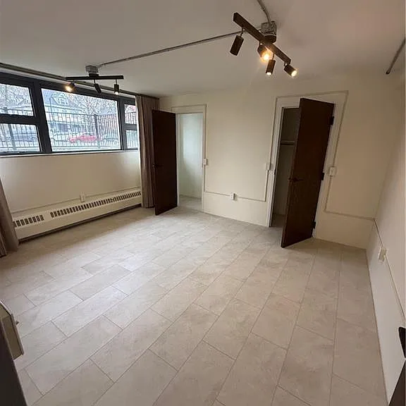 130 Linwood Ave — Photo 4