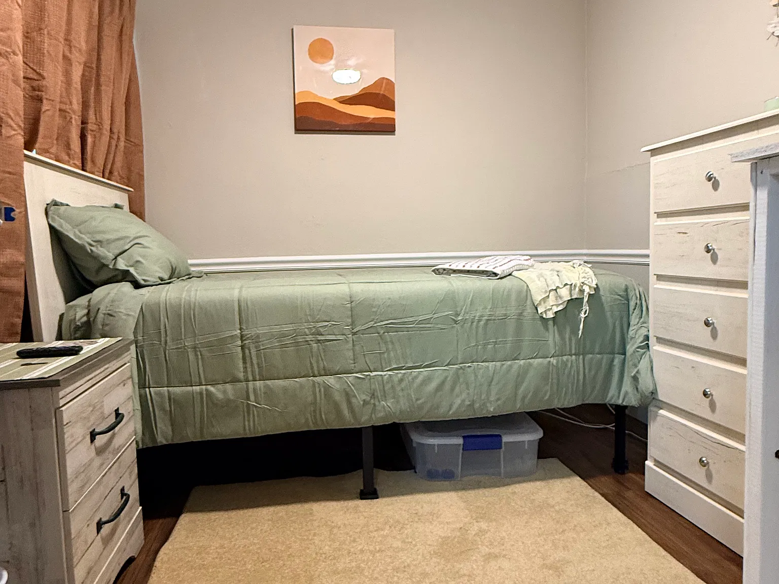 4 bed, 1000 sqft, $210 — Photo 2