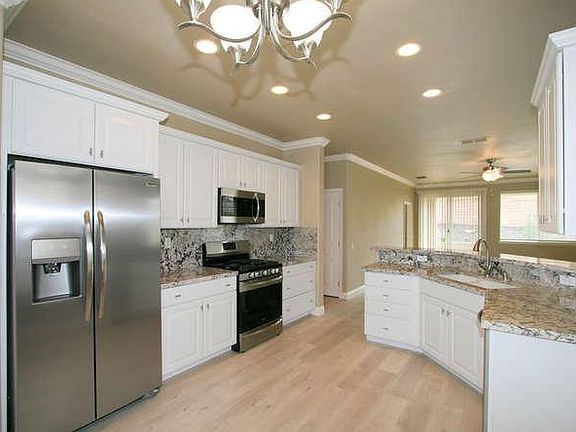 5th image of 2933 Black Hawk Ln