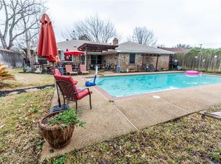 1105 Oak Timber Dr, Euless, TX 76039