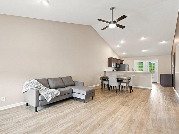 3rd image of 502 Aspen Trl