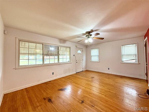 3rd image of 408 Warfield Ave