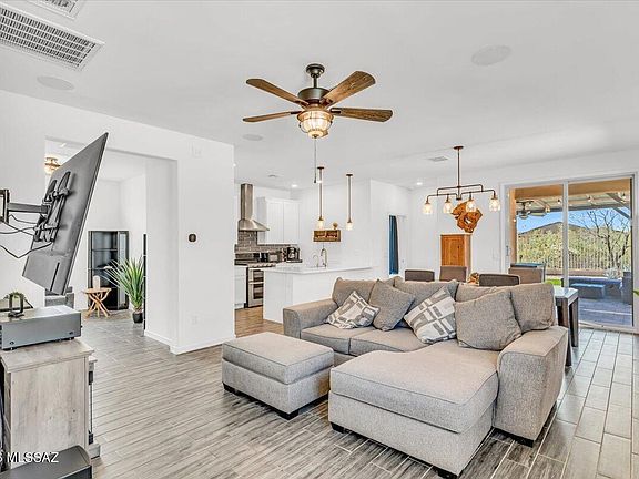 3rd image of 847 W Calle Calca