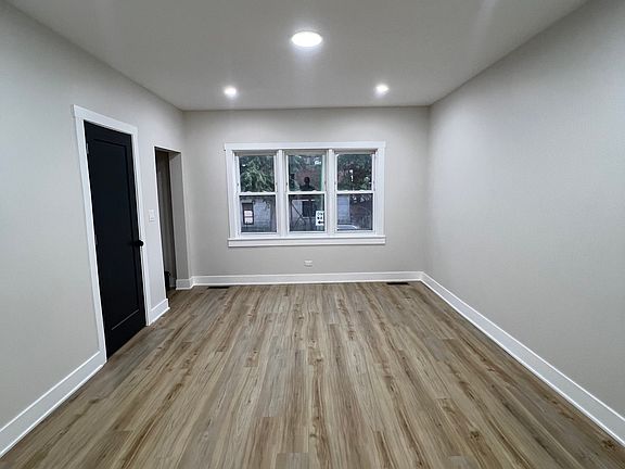 2nd image of 646 W 47th Pl #2