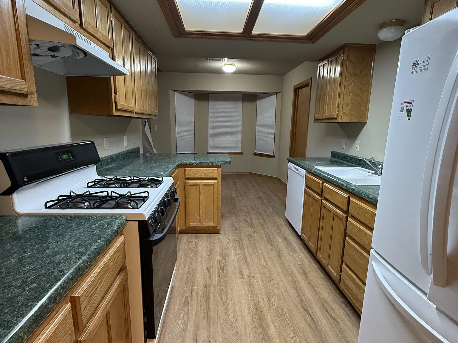 4 bed, 2.0 bath, 1433 sqft, $706 — Photo 4