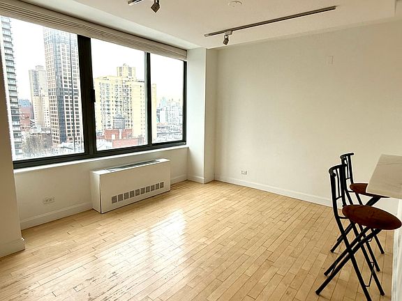 5th image of 300 E 85th St APT 1406