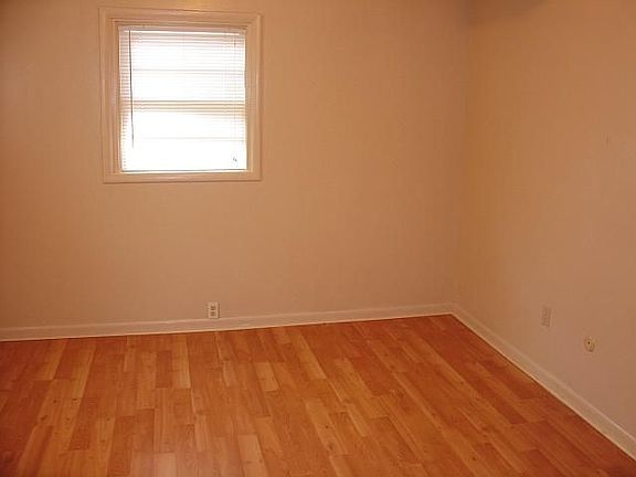 4th image of 726 1/2 Grand Ave