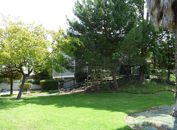 2nd image of 32 Castlecrest Dr