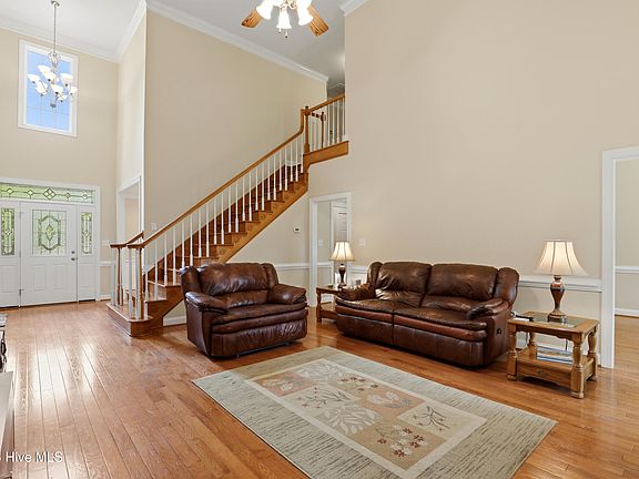 4th image of 118 Dobbs Place