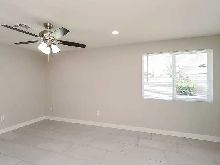 5222 W Hatcher Rd — Photo 5