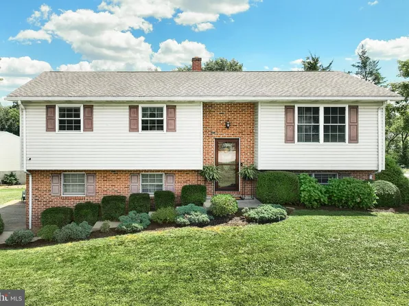 3047 Englewood Ct, Dover, PA 17315