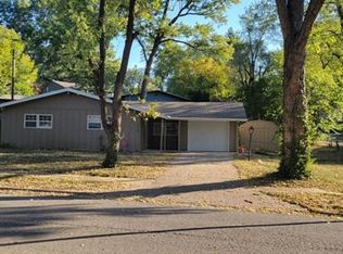 8608 E 93rd St, Kansas City, MO 64138