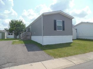 28733 Mapleleaf Dr, Flat Rock, MI 48134