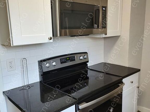 4th image of 520 Sandusky Ave Unit B