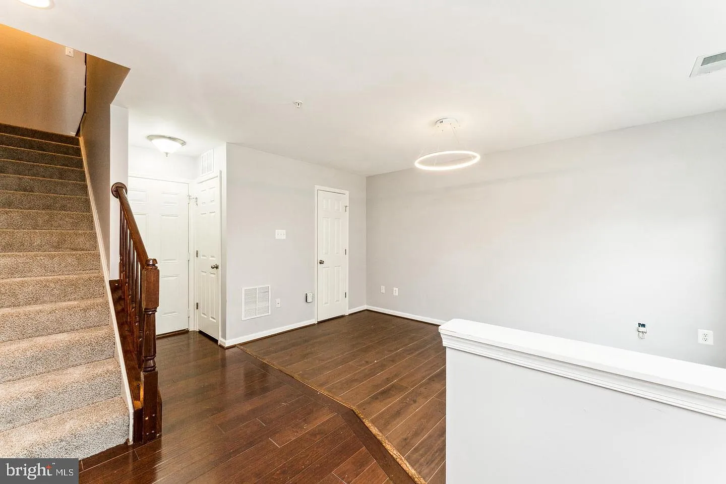 3 bed, 5.0 bath, 1280 sqft, $3,200 — Photo 4