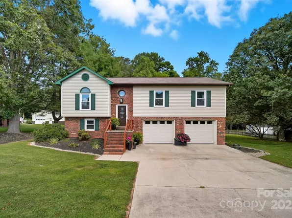 3308 Peachtree Pl, Lenoir, NC 28645