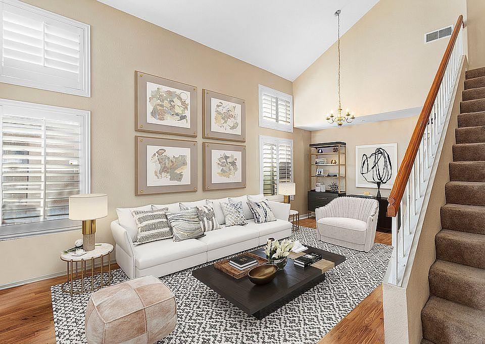1st image of 15569 Carrera Dr