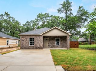 106 Navajo Dr, Mabank, TX 75156