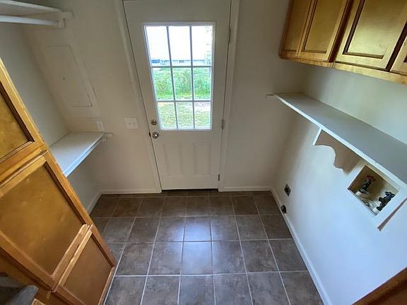 5th image of 421 Barksdale Dr