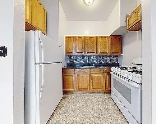 3rd image of 241 W 113th St APT 1D