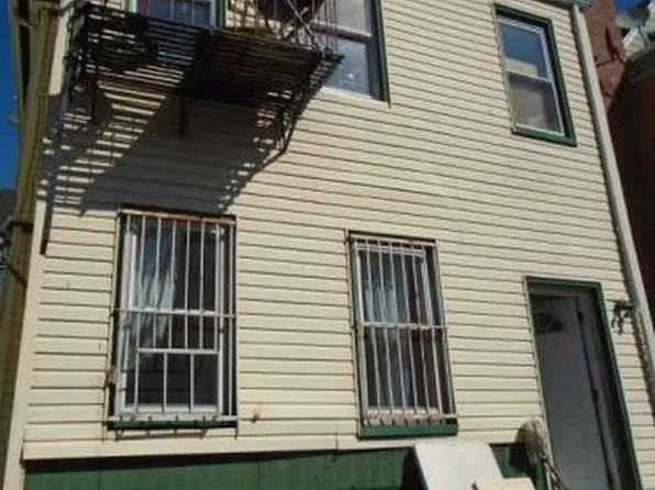 9410 40th Rd, Elmhurst, NY 11373