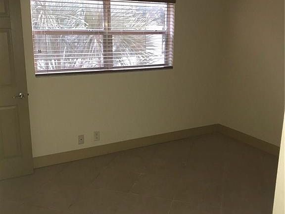 3rd image of 744 NE 14th Ave APT 10