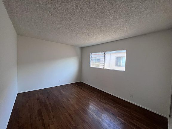 2nd image of 4122 Grand View Blvd #16