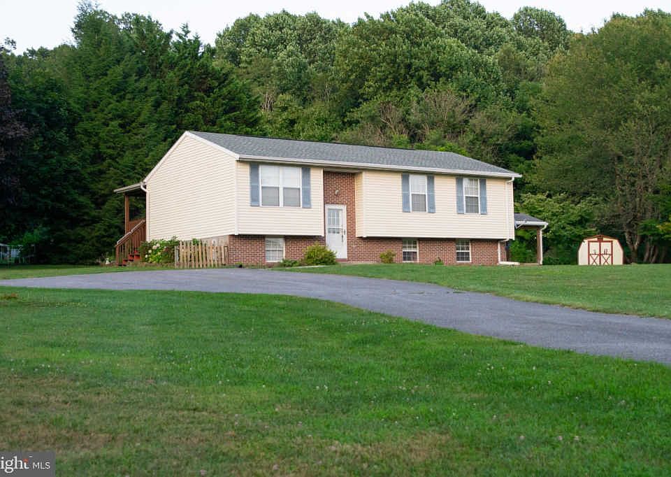 1st image of 2741 Little Ln