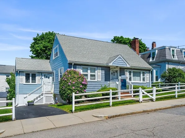8 Gould St, West Roxbury, MA 02132