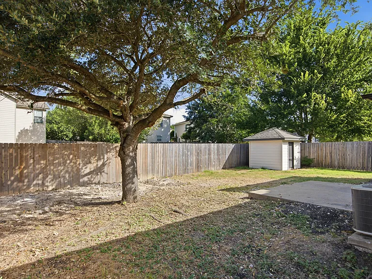 110 Capistrano Dr — Photo 24