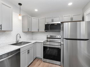 820 W 11th St APT 2, Waynesboro, VA 22980