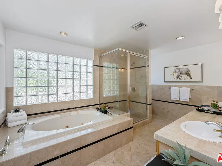 13230 Hesby St — Photo 27