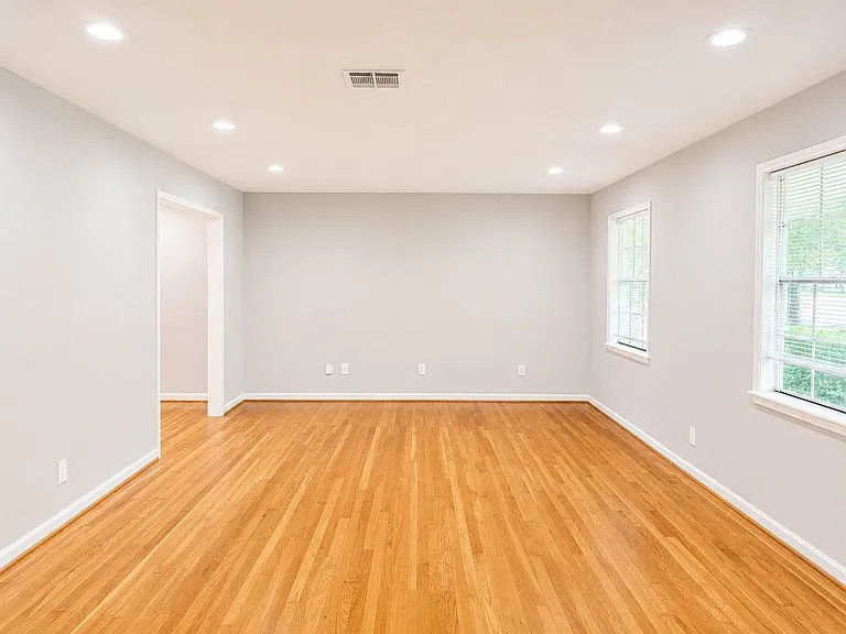 13521 Peoria St — Photo 7