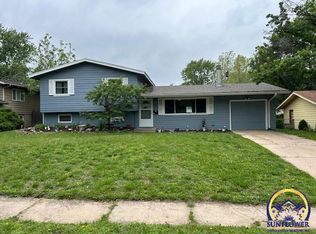 2713 SW Burnett Rd, Topeka, KS 66614